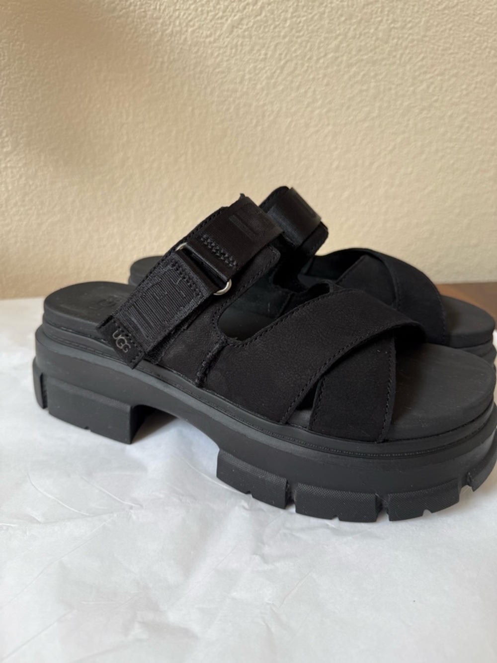 UGG Ashton Slide Platform Sandals Black Suede Size 9 EUC - Picture 2 of 14